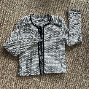 Tweed fabric,cropped design, rounded neck,long sleeve jacket